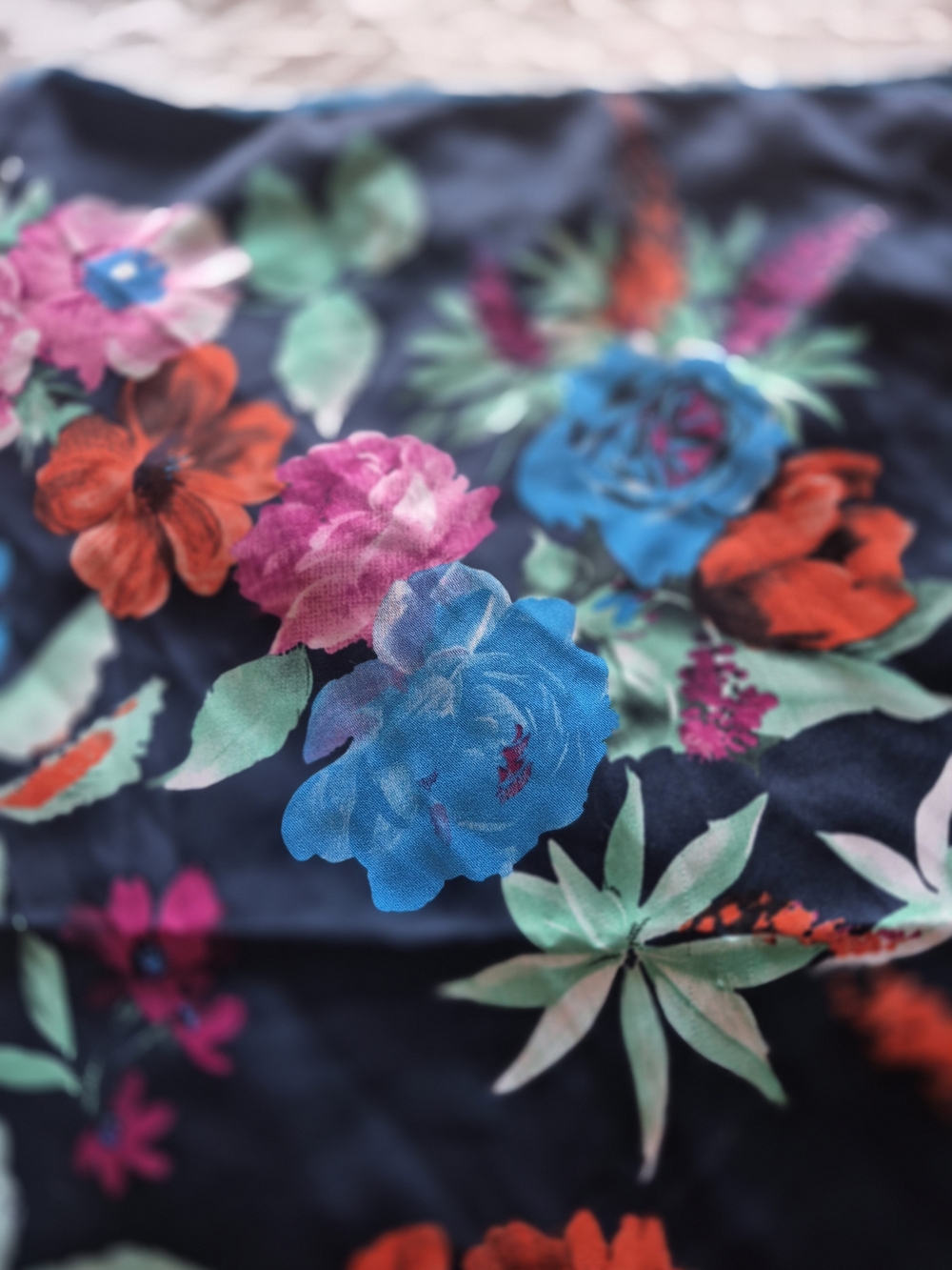 MISIRLI Floral Navy 100% Silk SCARF Women's HANDROLLED 34x34 - Picture 7 of 16
